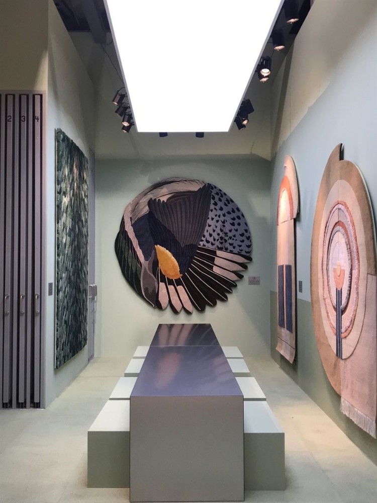 Feathers Round Rug