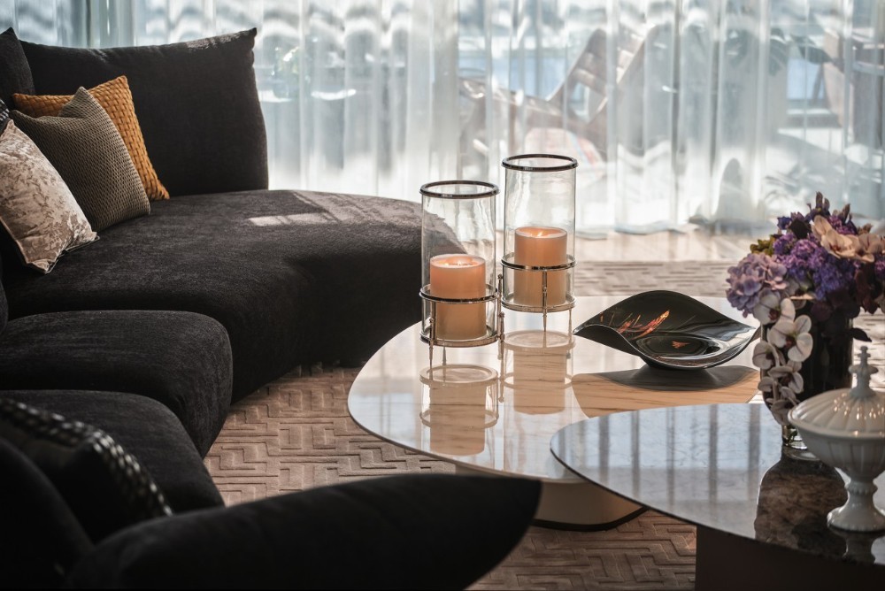 Light luxury style collocation